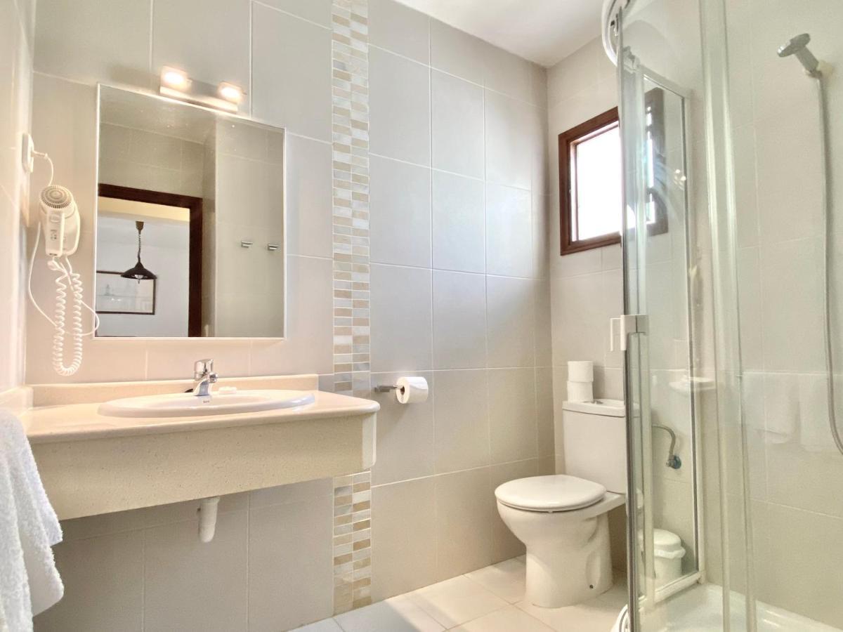 Apartamentos Laura Playa De Migjorn المظهر الخارجي الصورة