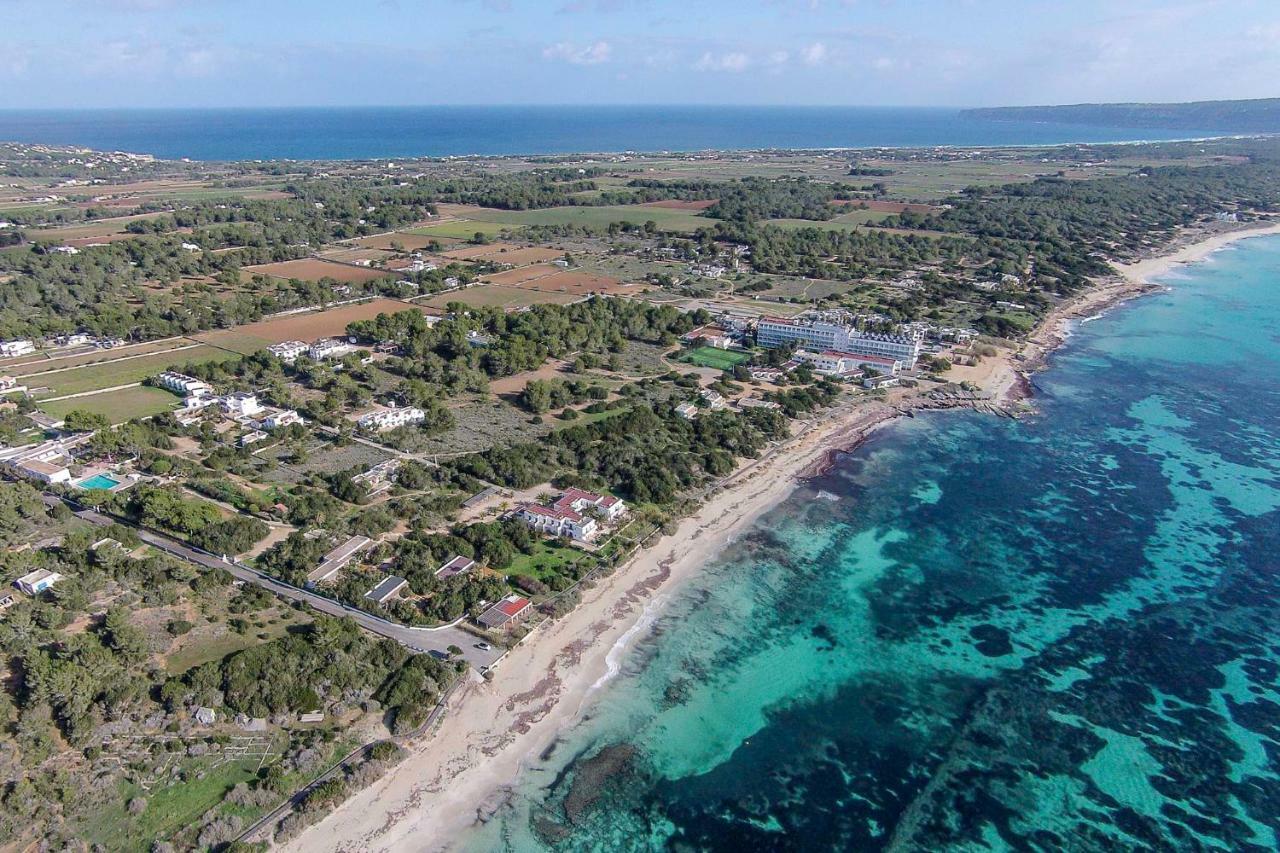Apartamentos Laura Playa De Migjorn المظهر الخارجي الصورة